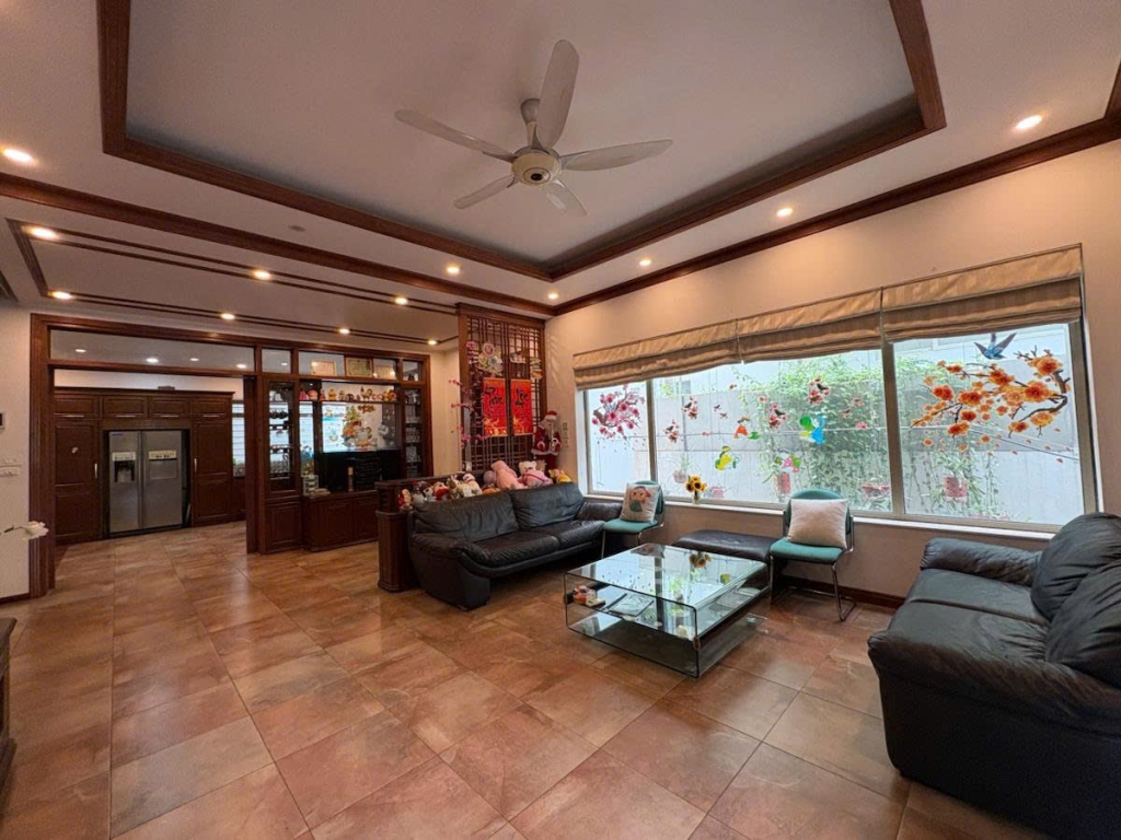 Biệt thự Dịch Vọng 200m2, mặt tiền 14m, giá 86 tỷ - Vị trí vàng cạnh Công viên Cầu Giấy