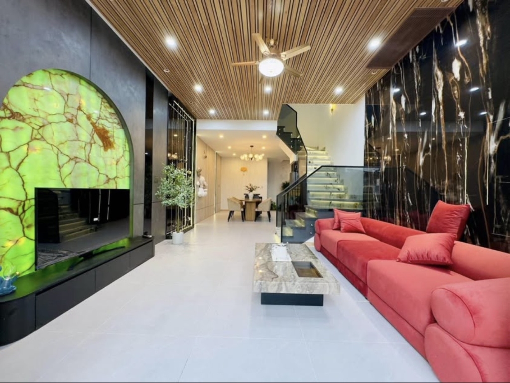 Chính chủ gửi bán gấp, nhà hoàng mai, 44m2*5tầng, nhà đẹp ở ngay, cách phố chỉ v